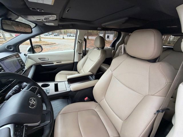Used 2021 Toyota Sienna XLE image 12