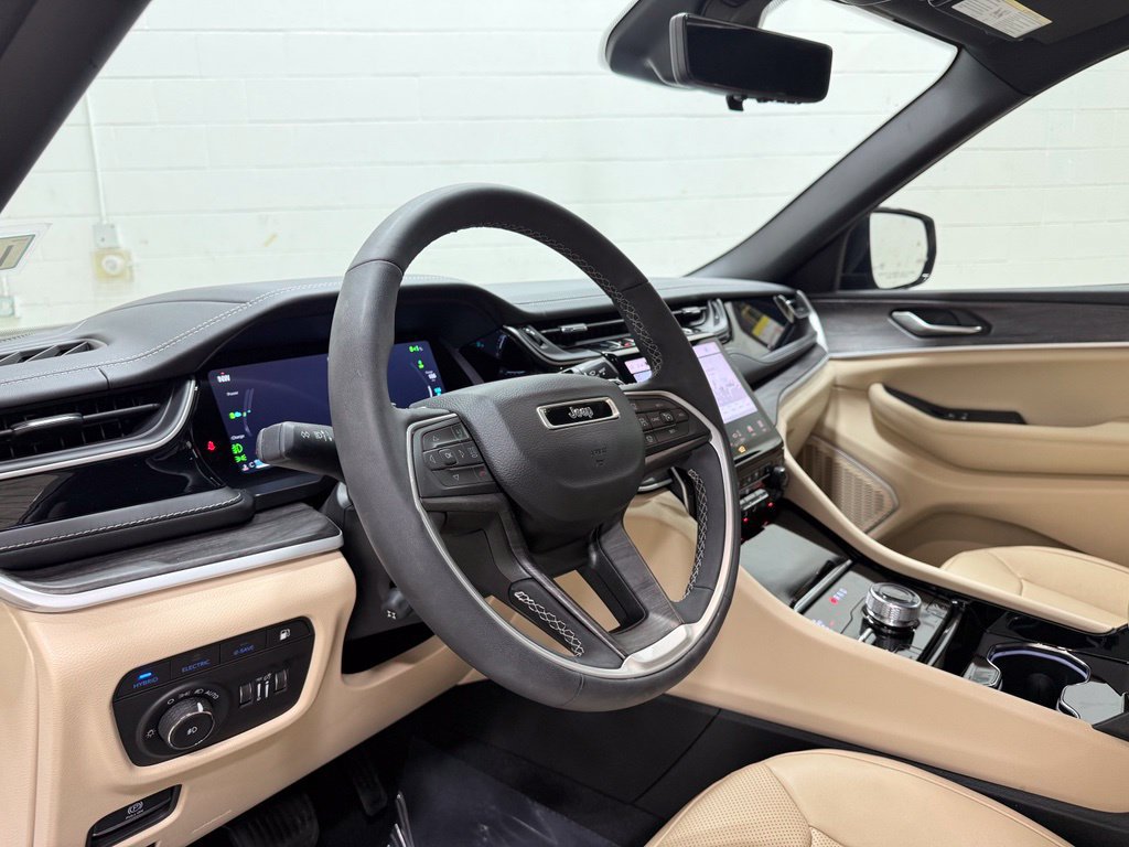 Used 2022 Jeep Grand Cherokee Limited 4xe w/ Luxury Tech Group II AWD/4WD image 22