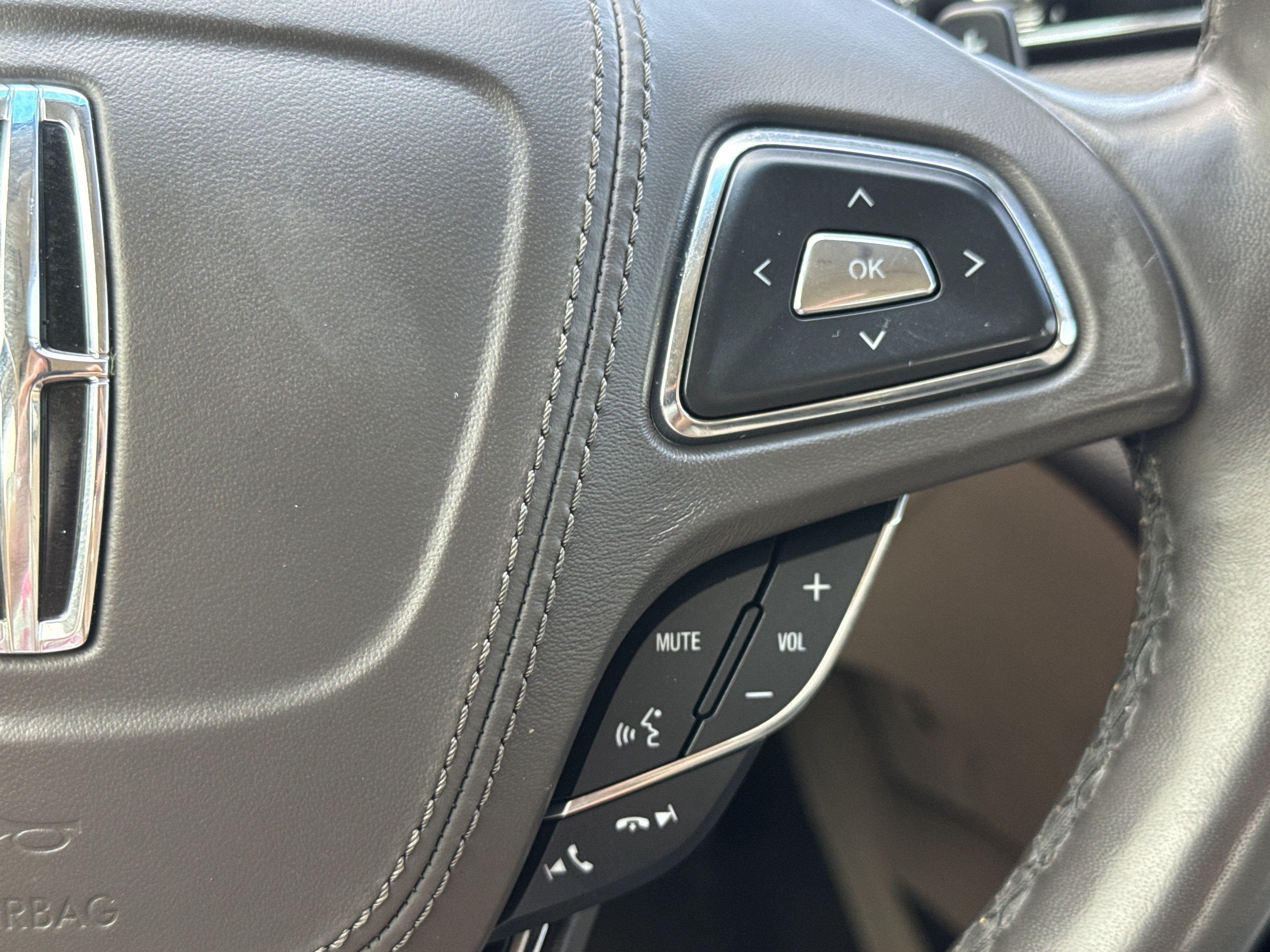 Used 2019 Lincoln MKZ Reserve FWD image 17