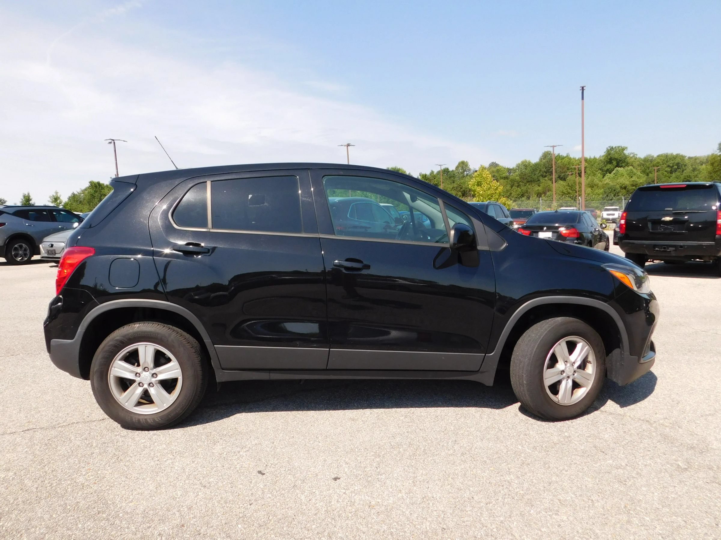 Used 2019 Chevrolet Trax LS w/ Tint and Cruise Package AWD/4WD image 4