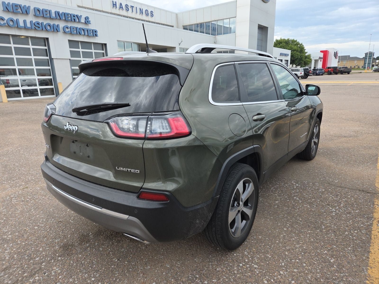 Used 2021 Jeep Cherokee Limited AWD/4WD image 5