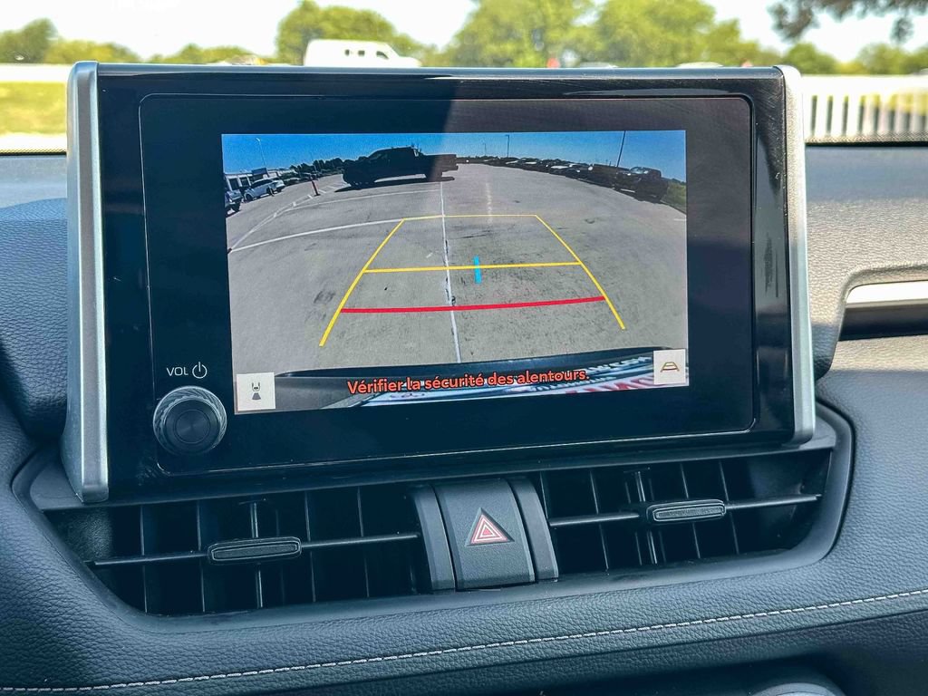 Used 2025 Toyota RAV4 XLE FWD image 31