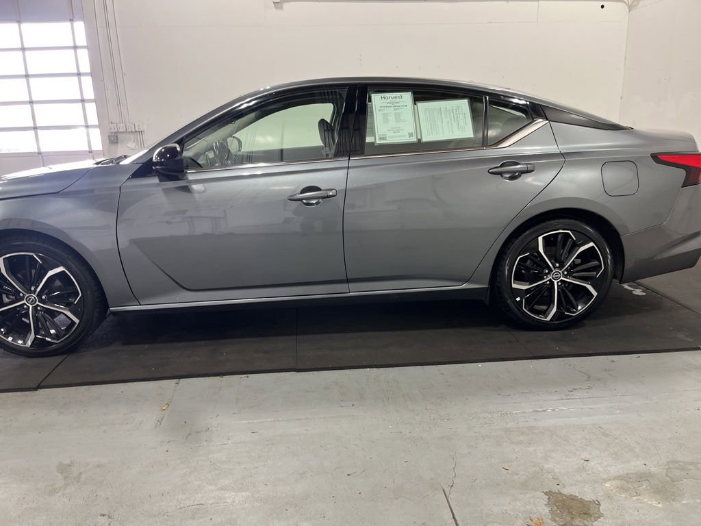 Used 2023 Nissan Altima 2.5 SR FWD image 4