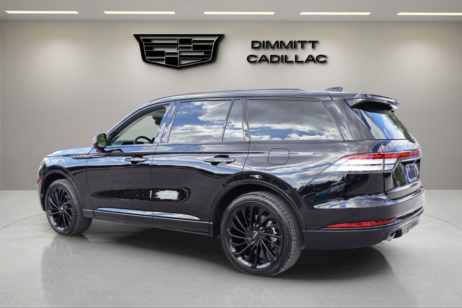 Used 2025 Lincoln Aviator Reserve w/ Luxury Package AWD/4WD image 3