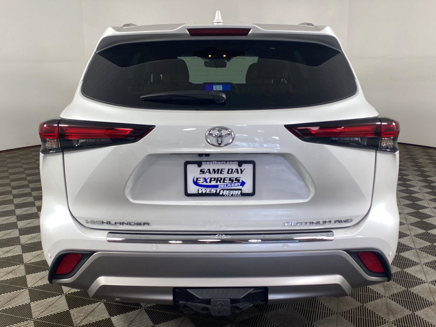 Used 2026 Toyota Highlander Platinum AWD/4WD image 5
