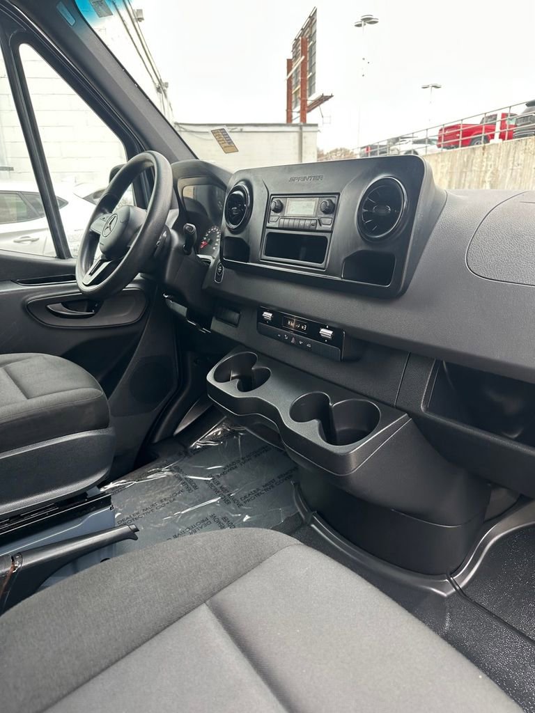 Used 2019 Mercedes-Benz Sprinter 170 image 30
