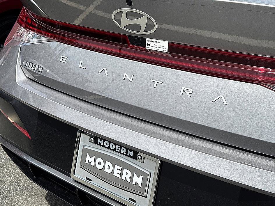 Used 2025 Hyundai Elantra SEL image 25
