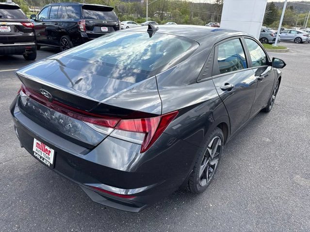 Used 2023 Hyundai Elantra SEL w/ Convenience Package FWD image 4
