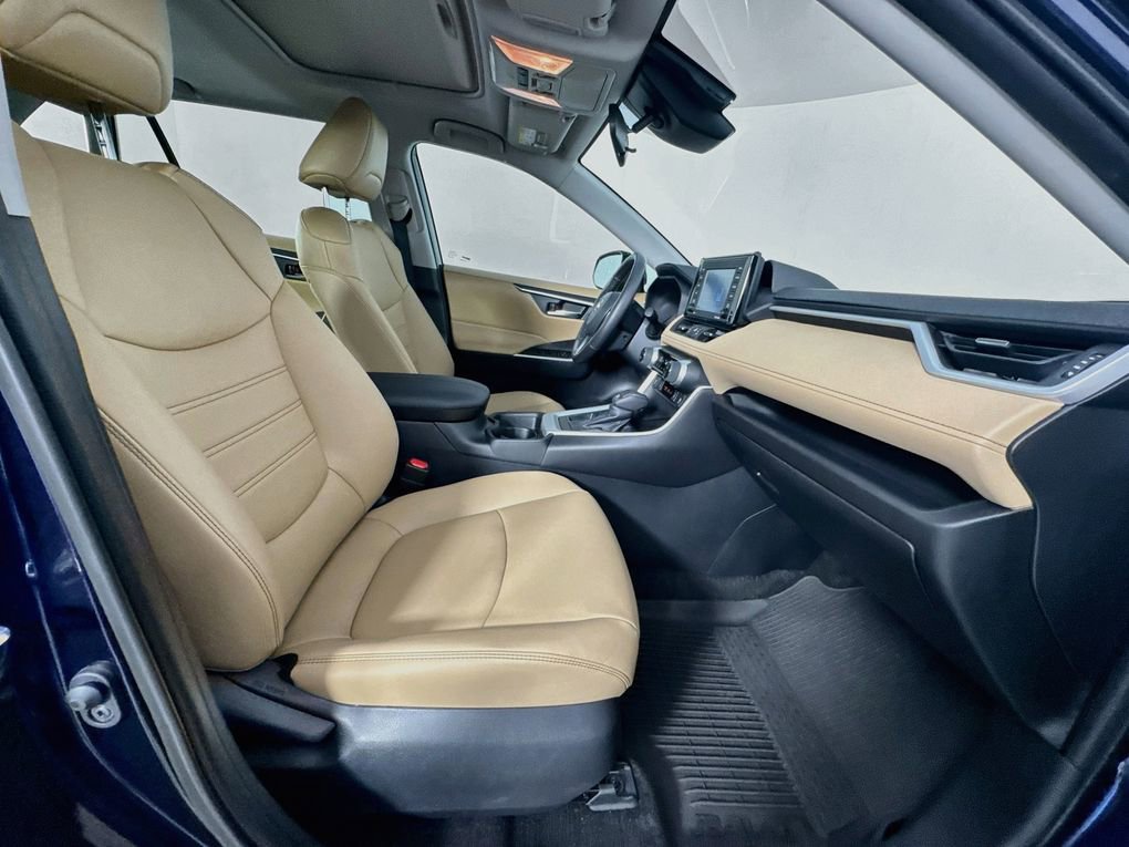 Used 2021 Toyota RAV4 XLE Premium image 30