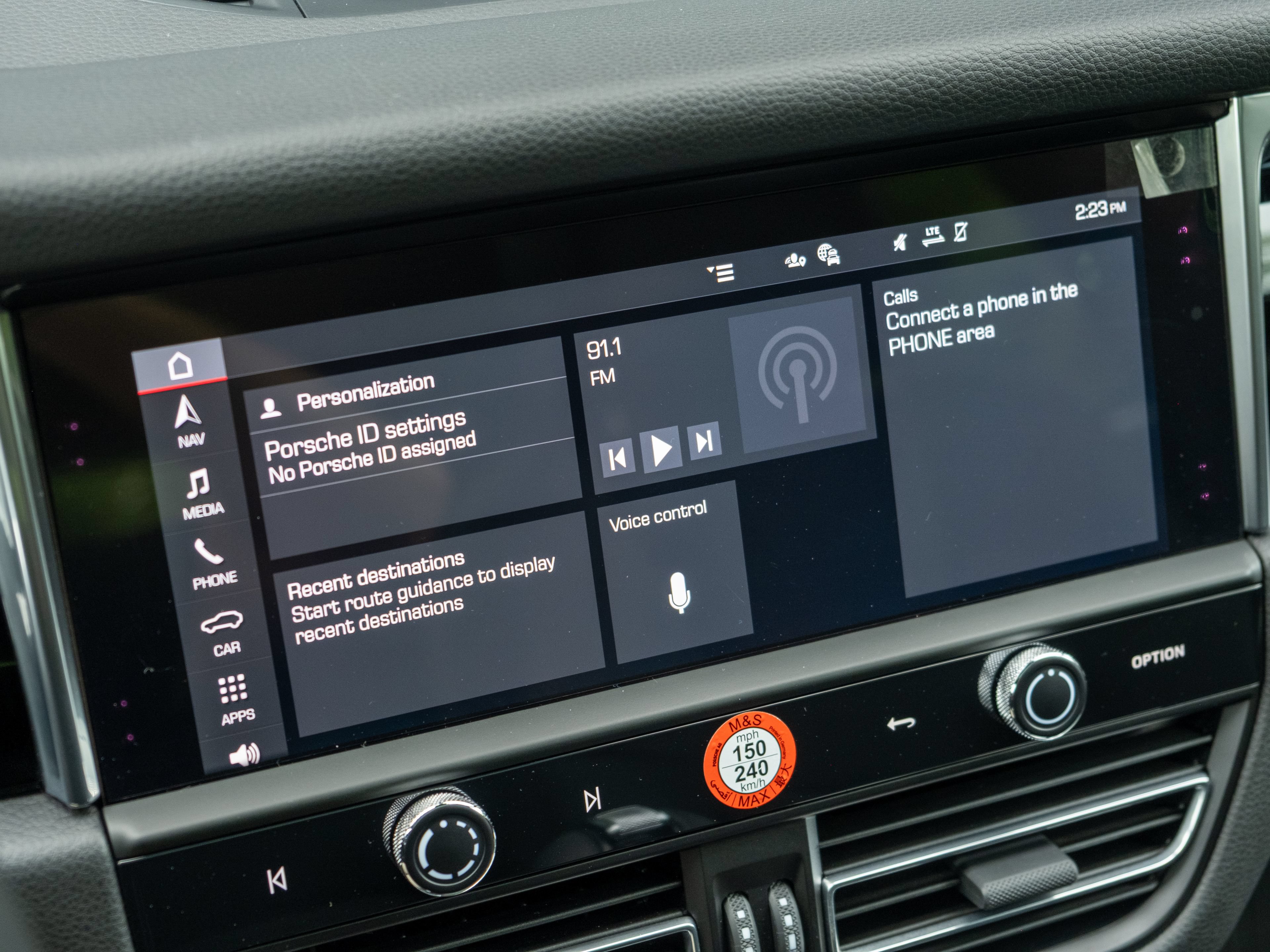 Certified 2025 Porsche Macan S AWD/4WD image 28