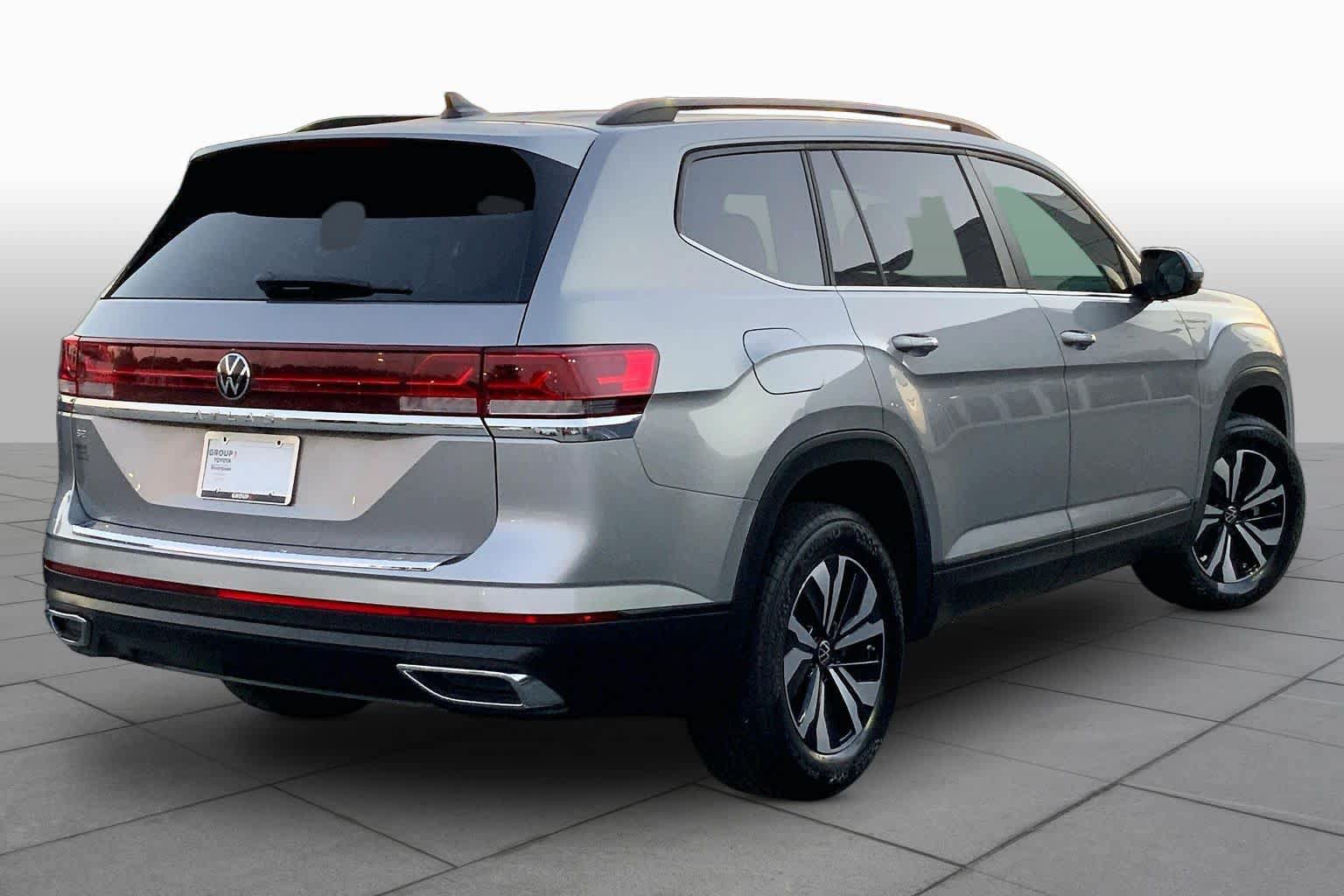Used 2024 Volkswagen Atlas SE FWD image 12