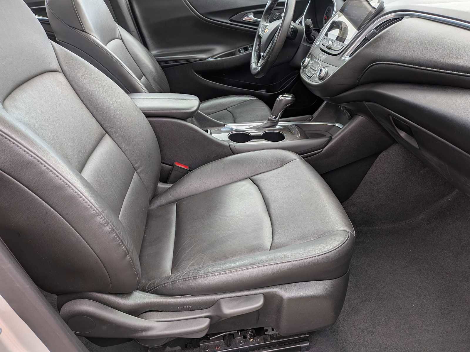 Used 2020 Chevrolet Malibu LT w/ Leather Package image 21