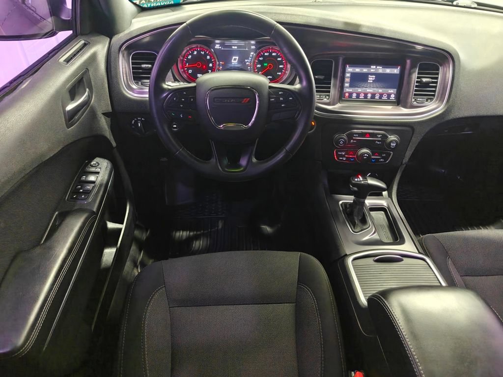 Used 2018 Dodge Charger SXT RWD image 3