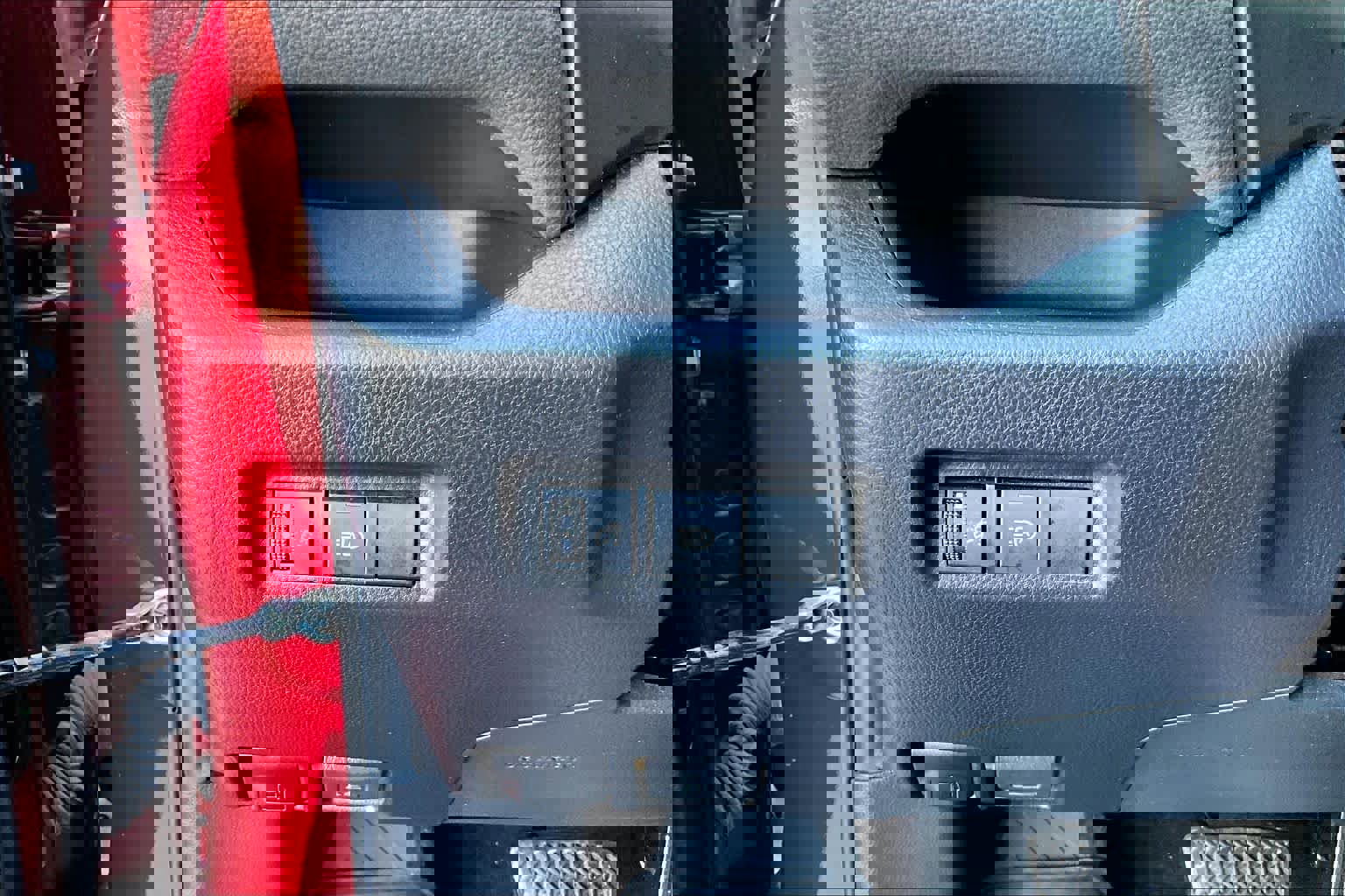 Used 2019 Toyota RAV4 LE w/ All Weather Liner Package image 33