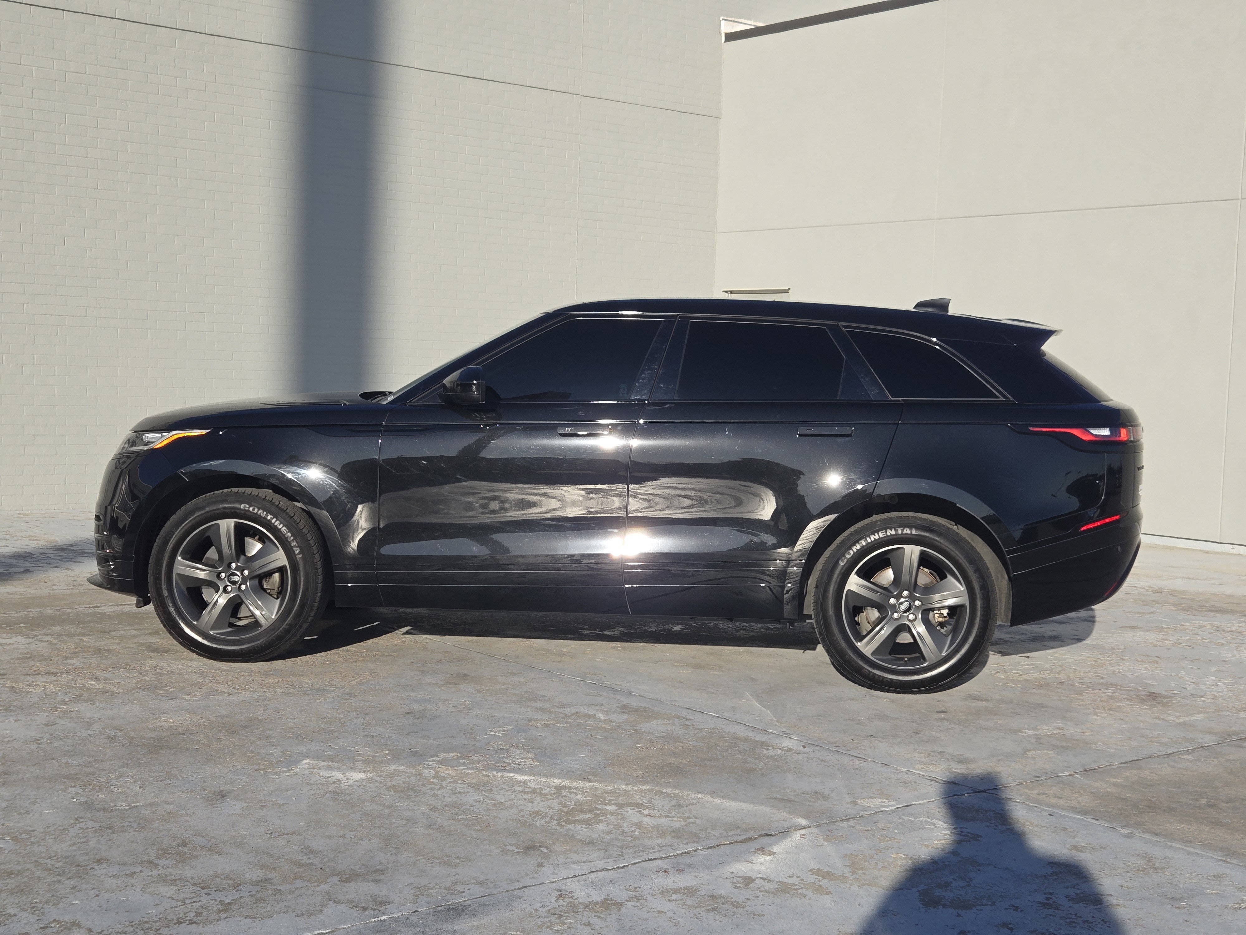 Used 2023 Land Rover Range Rover Velar R-Dynamic S image 5