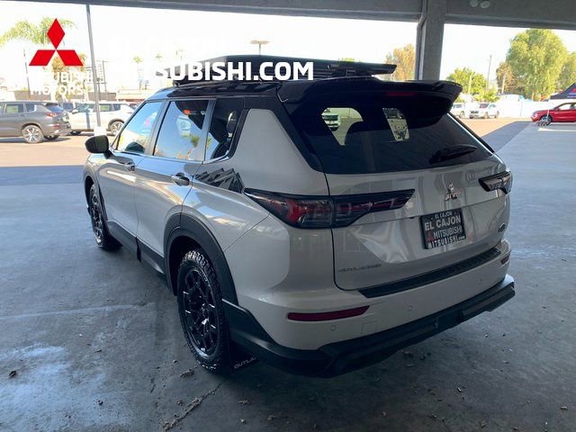 Used 2025 Mitsubishi Outlander Trail Edition image 5