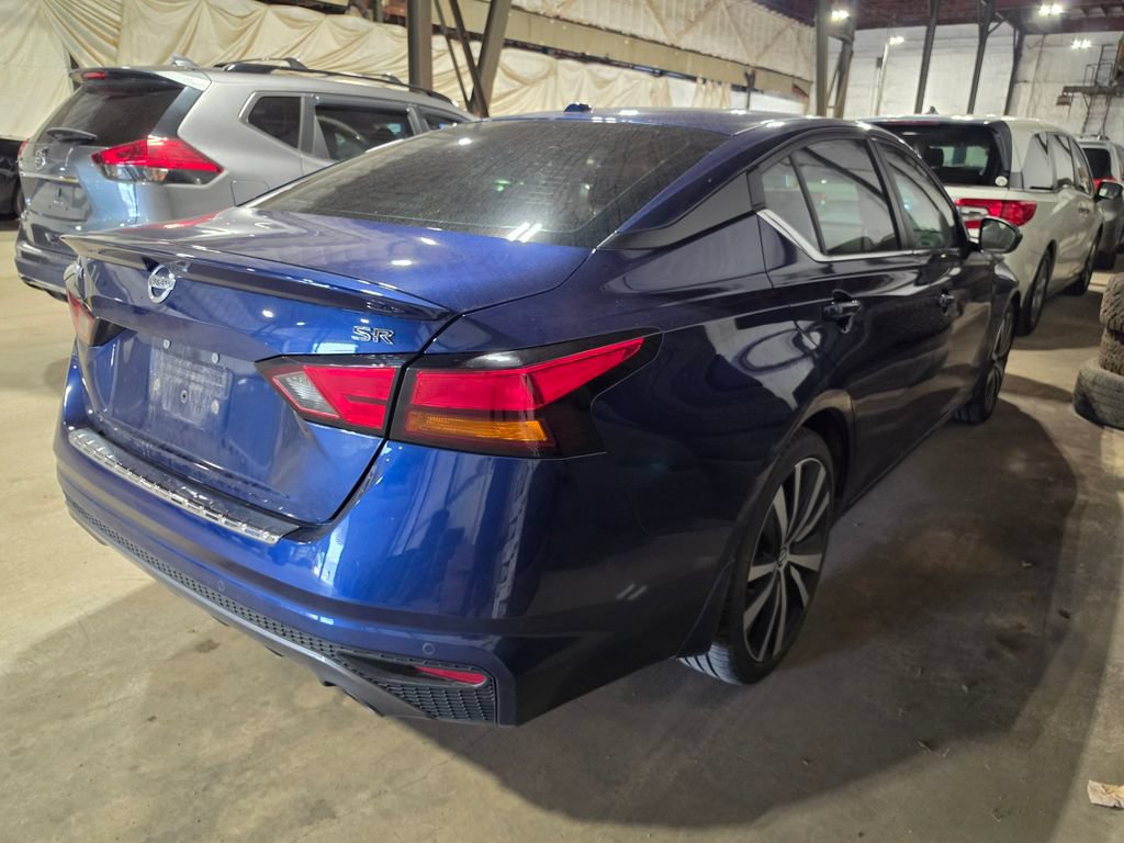 Used 2021 Nissan Altima 2.5 SR FWD image 2