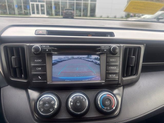Used 2016 Toyota RAV4 LE AWD/4WD image 9