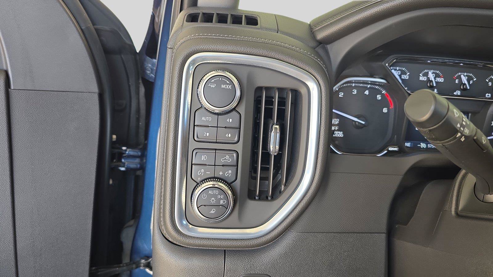 Used 2022 GMC Sierra 1500 SLT AWD/4WD image 25