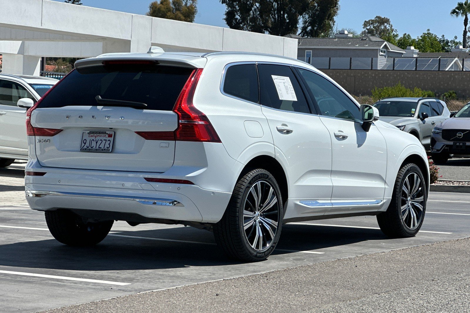 Certified 2023 Volvo XC60 T8 Plus AWD/4WD image 4