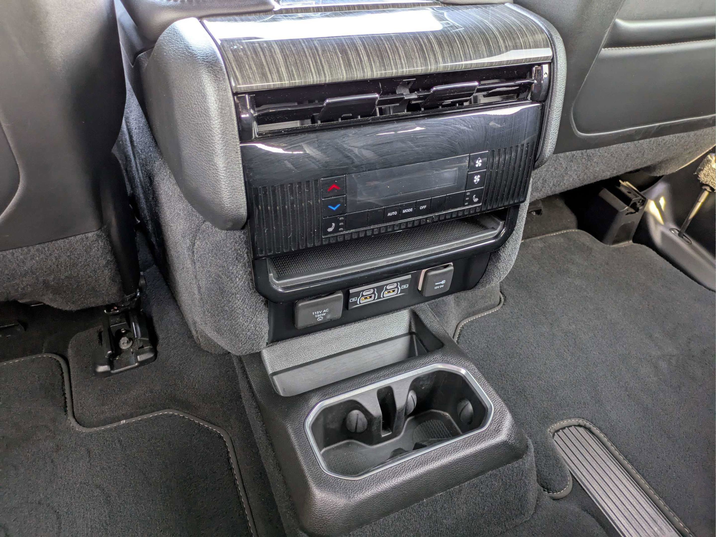 Used 2022 Jeep Wagoneer Series III w/ Rear Seat Video Group 1 AWD/4WD image 11