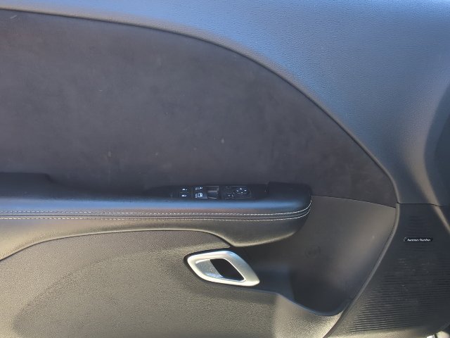 Used 2015 Dodge Challenger SRT RWD image 20