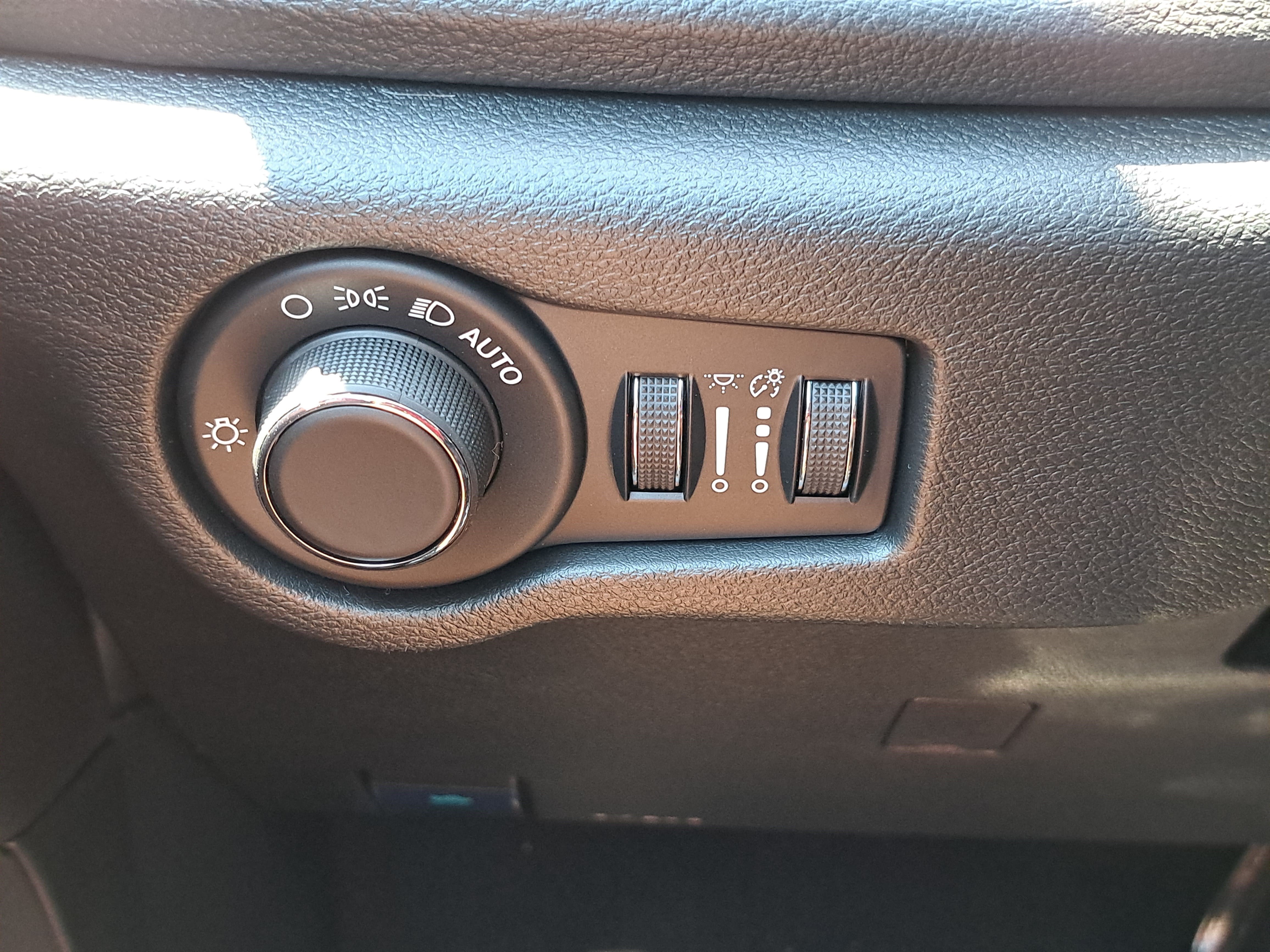 New 2027 Chrysler Pacifica Select FWD image 26