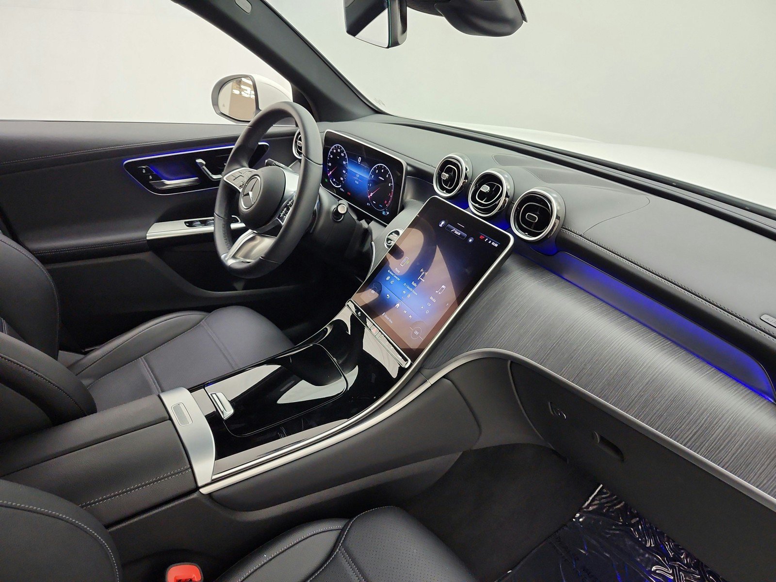 Used 2024 Mercedes-Benz GLC 300 image 17