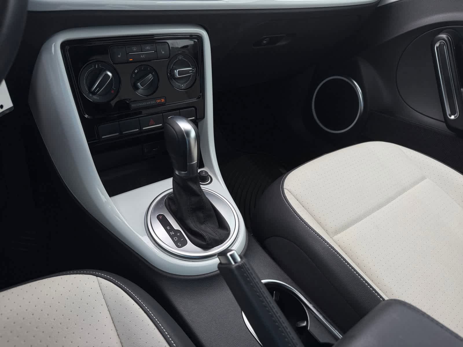 Used 2019 Volkswagen Beetle 2.0T S FWD image 43