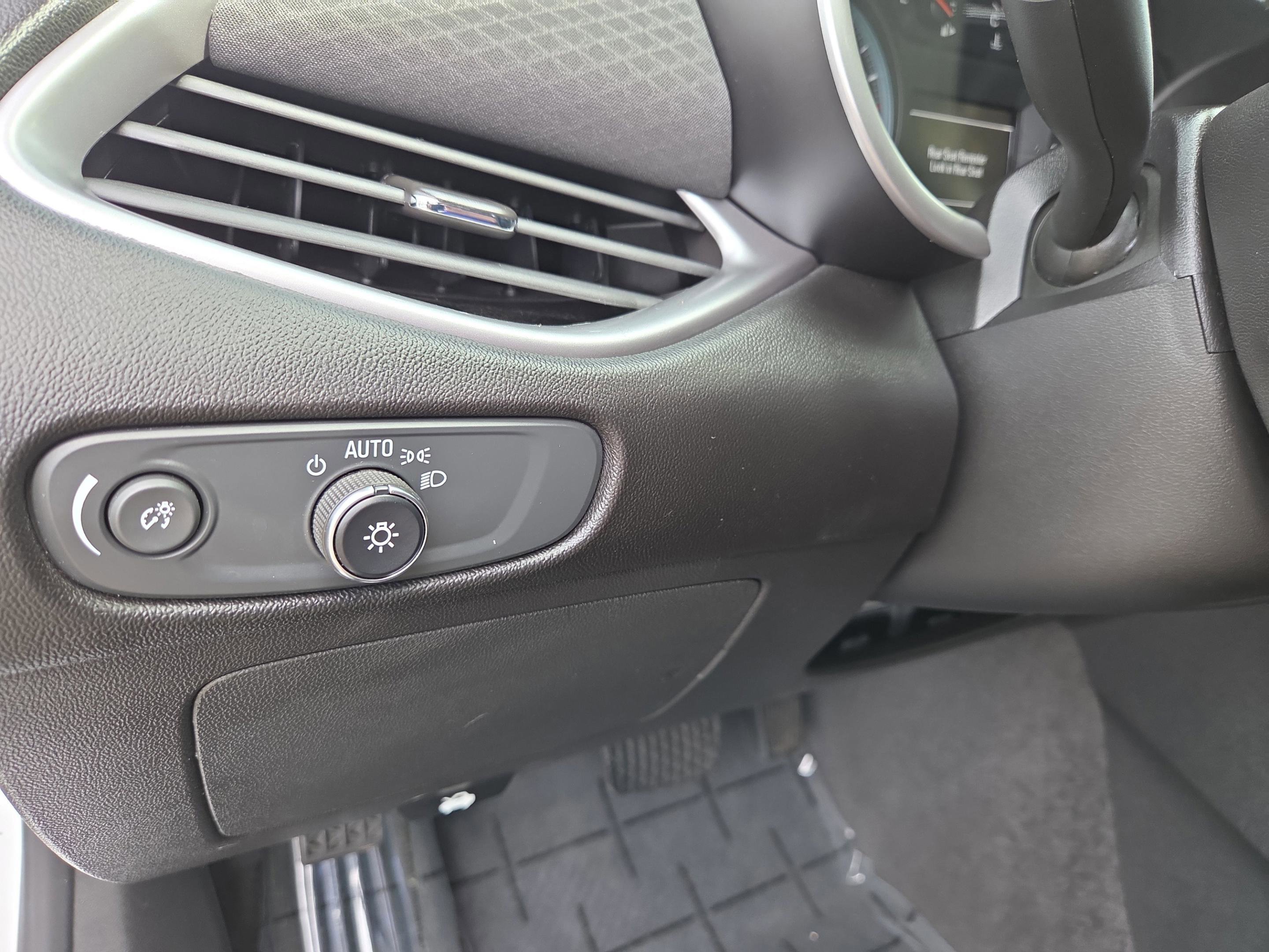 Used 2020 Chevrolet Malibu RS image 24