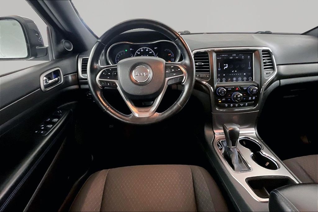 Used 2018 Jeep Grand Cherokee Laredo AWD/4WD image 8