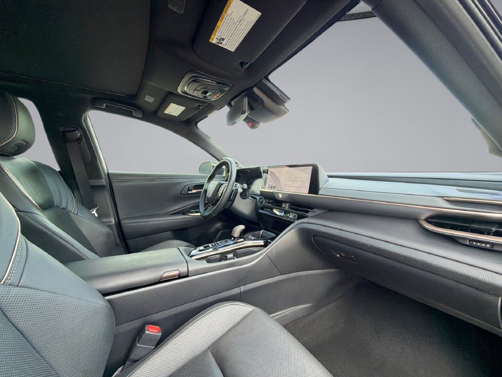 Used 2026 Toyota Crown Platinum AWD/4WD image 15