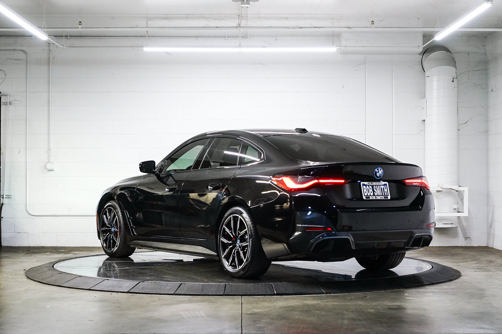 Used 2023 BMW i4 eDrive40 w/ M Sport Package RWD image 4