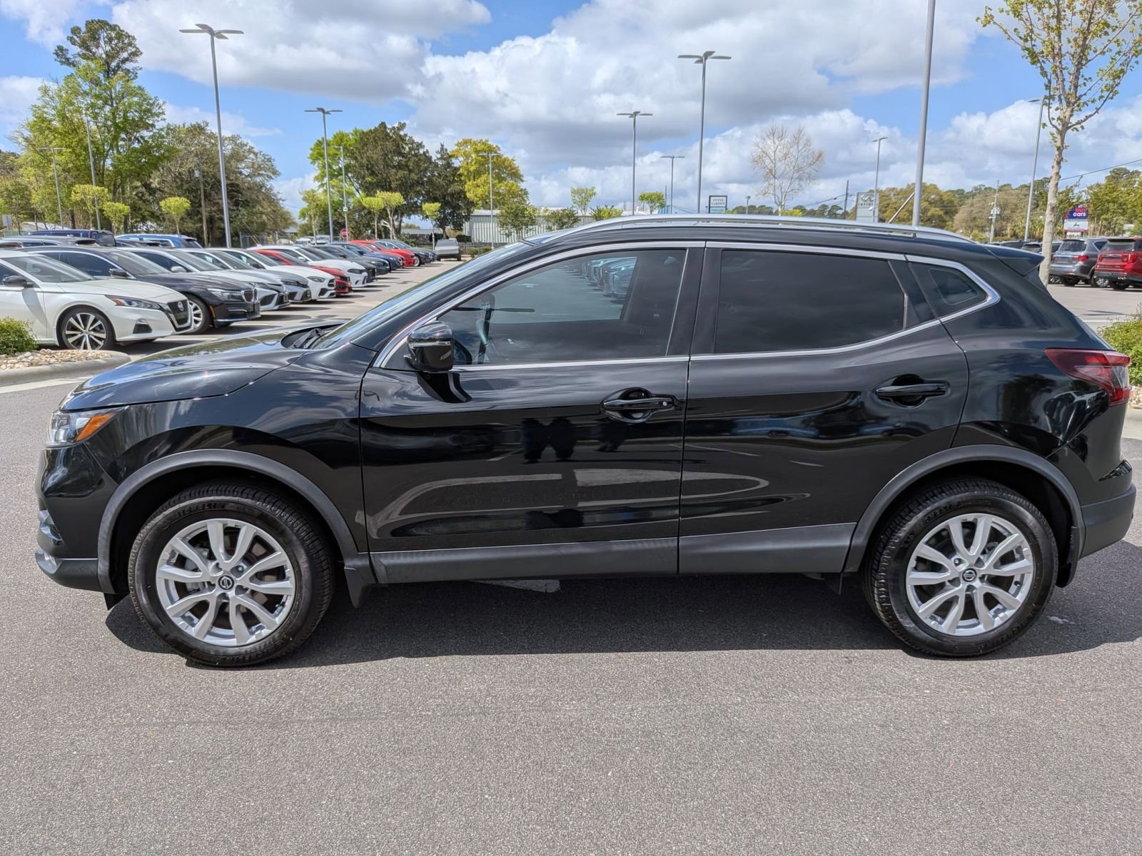 Used 2022 Nissan Rogue Sport SV image 6