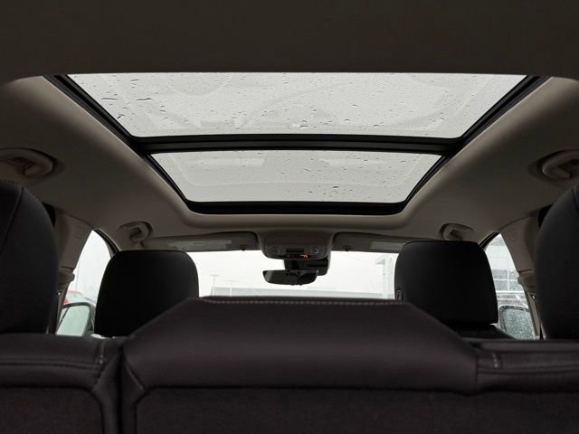 Used 2022 Buick Envision Avenir w/ Technology Package II image 25