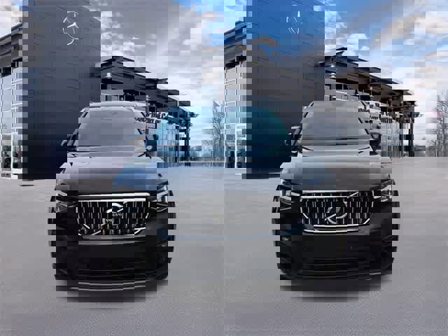 Used 2023 Volvo XC40 B5 Plus image 4