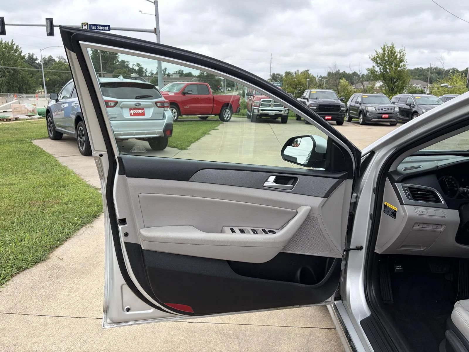 Used 2016 Hyundai Sonata SE FWD image 10