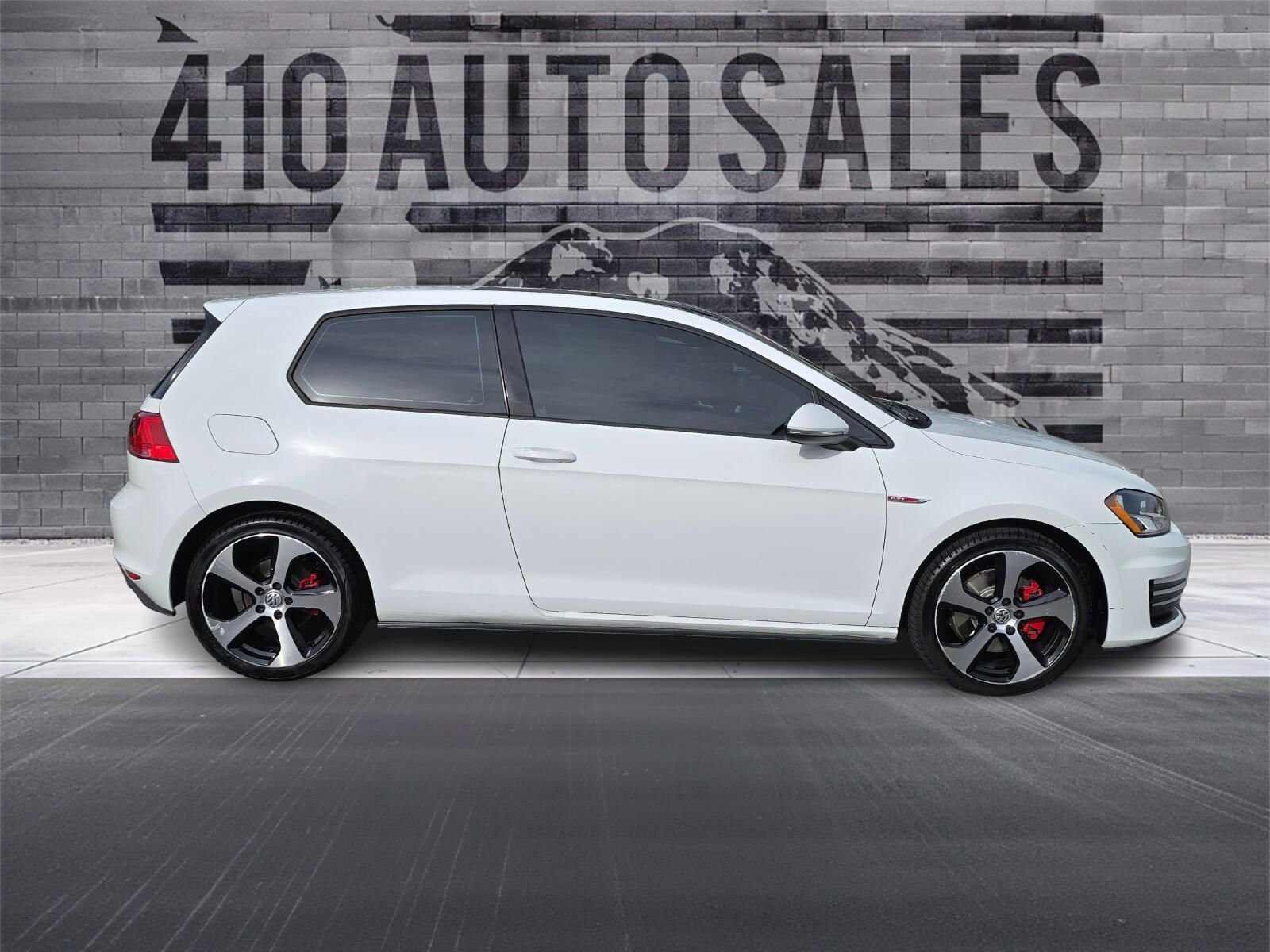 Used 2015 Volkswagen GTI SE FWD image 2