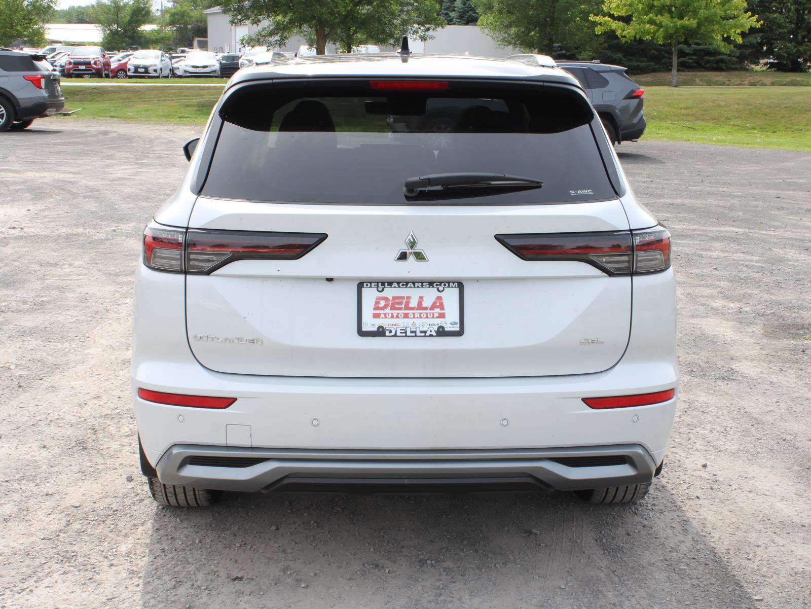 New 2025 Mitsubishi Outlander SEL image 8