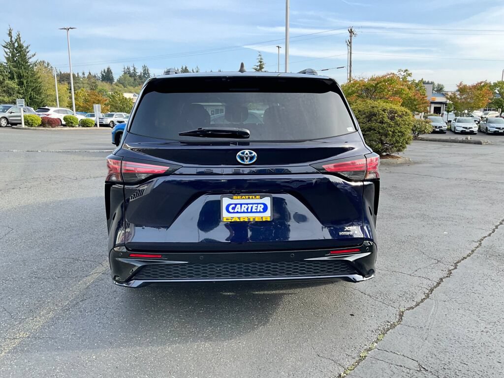 Used 2021 Toyota Sienna XSE FWD image 6