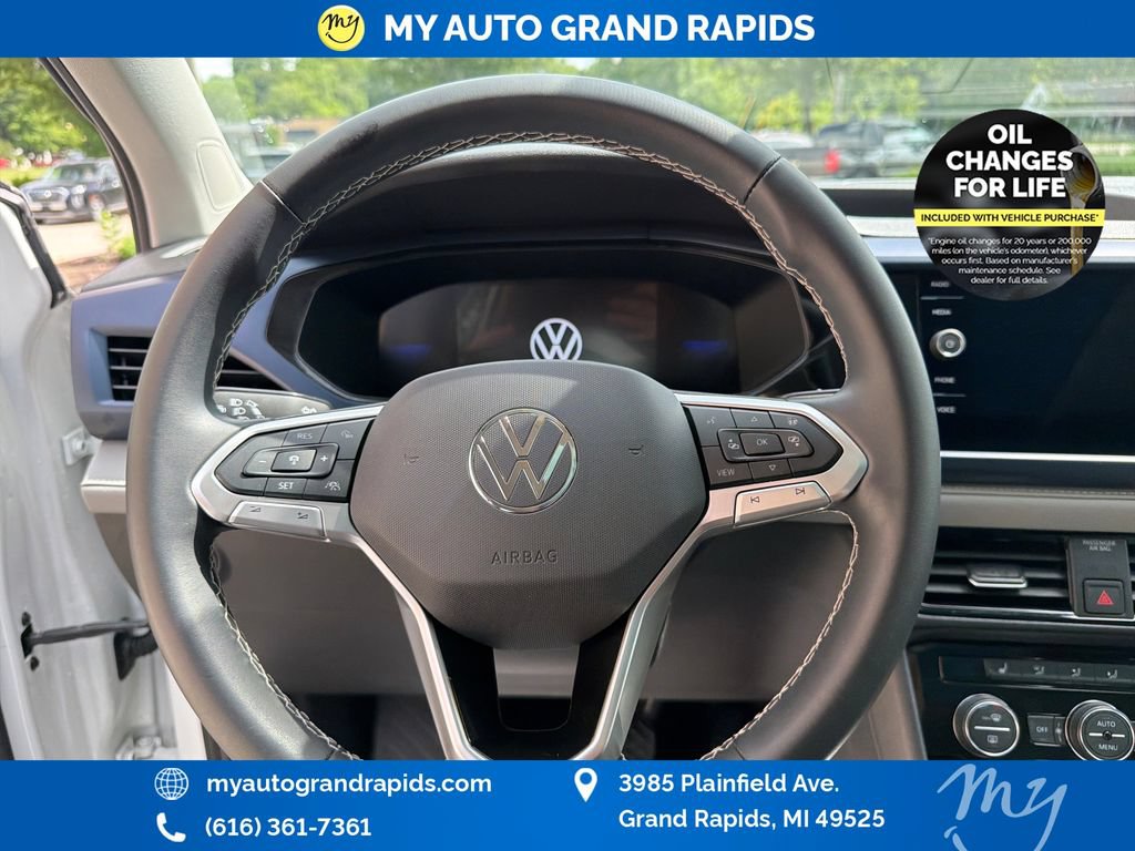 Used 2024 Volkswagen Taos SE w/ Panoramic Sunroof Package AWD/4WD image 14