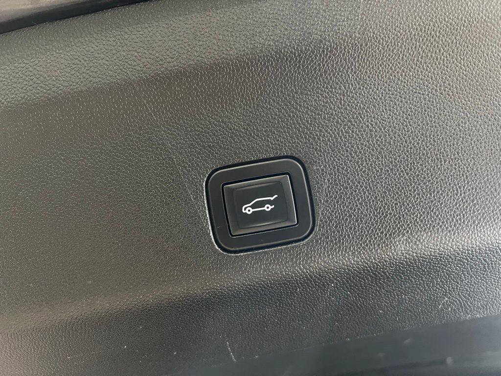 Used 2024 Chevrolet Suburban High Country AWD/4WD image 13