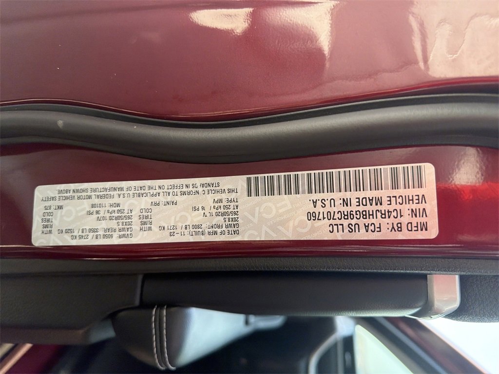 Used 2024 Jeep Grand Cherokee Limited w/ Black Appearance Package image 37