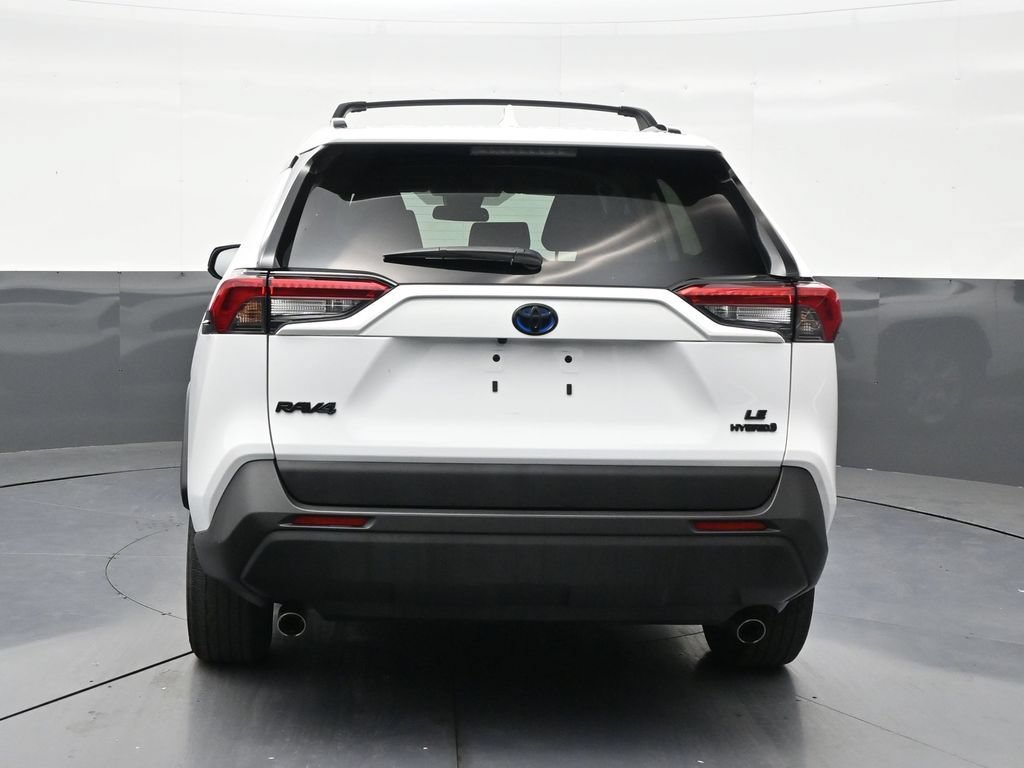 Used 2022 Toyota RAV4 LE AWD/4WD image 4