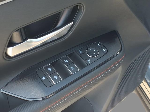 Used 2025 Nissan Kicks SR w/ SR Premium Package AWD/4WD image 17