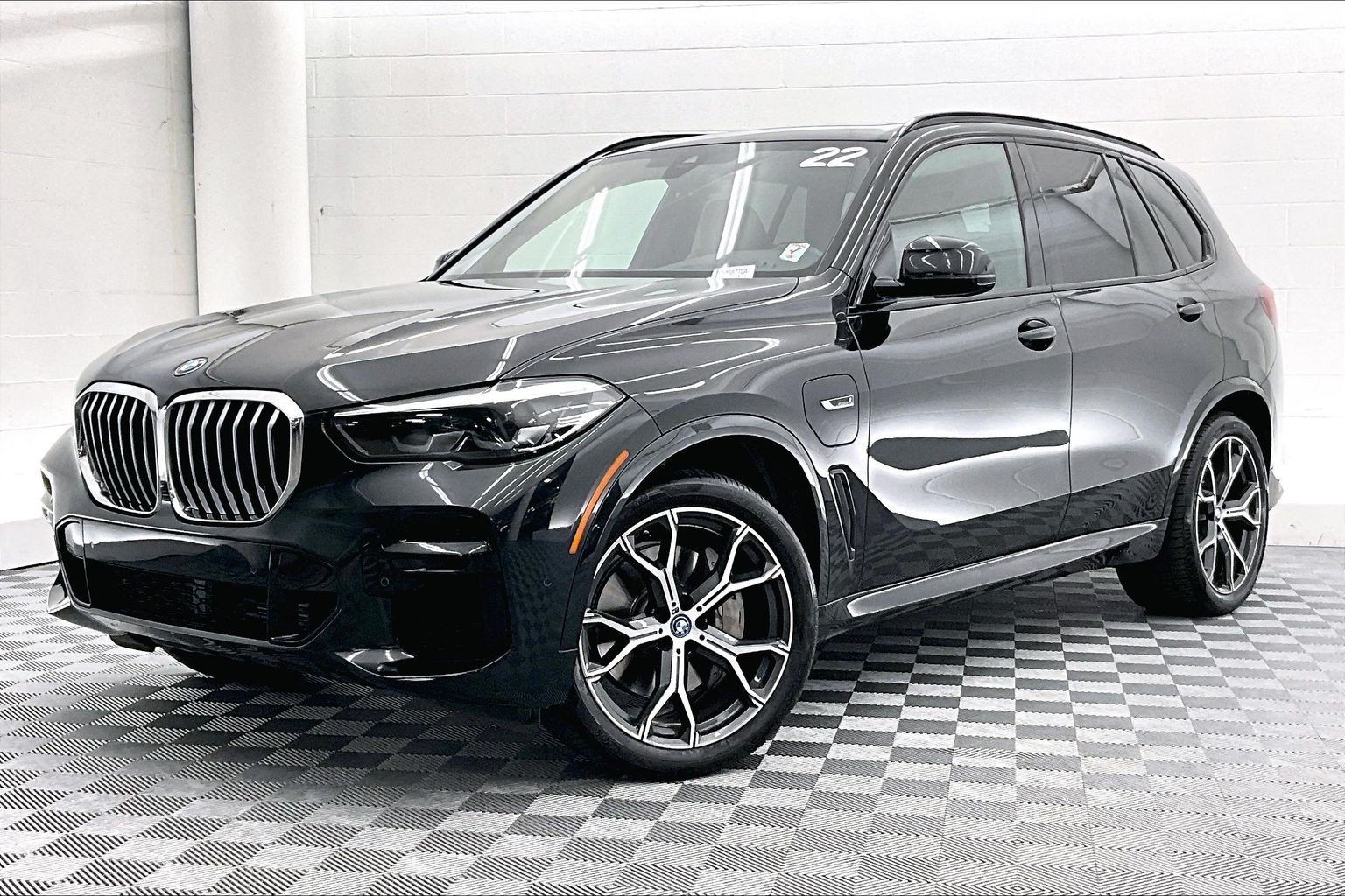 Used 2022 BMW X5 xDrive45e w/ M Sport Package AWD/4WD image 13