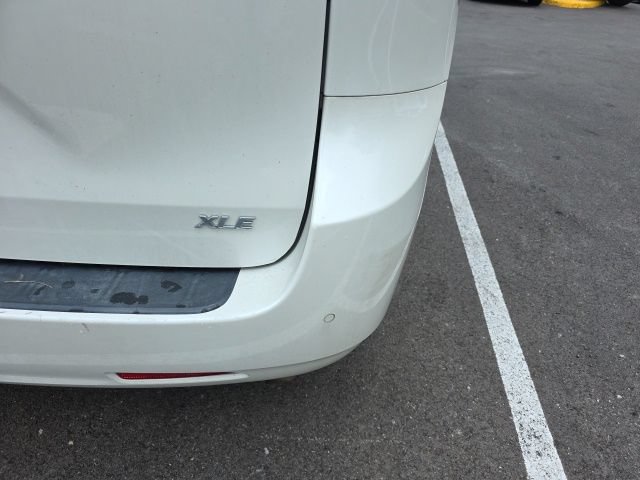 Used 2018 Toyota Sienna XLE w/ XLE Navigation Package FWD image 4