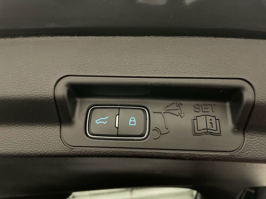 Used 2023 Ford Explorer Limited w/ Limited Technology Package image 31