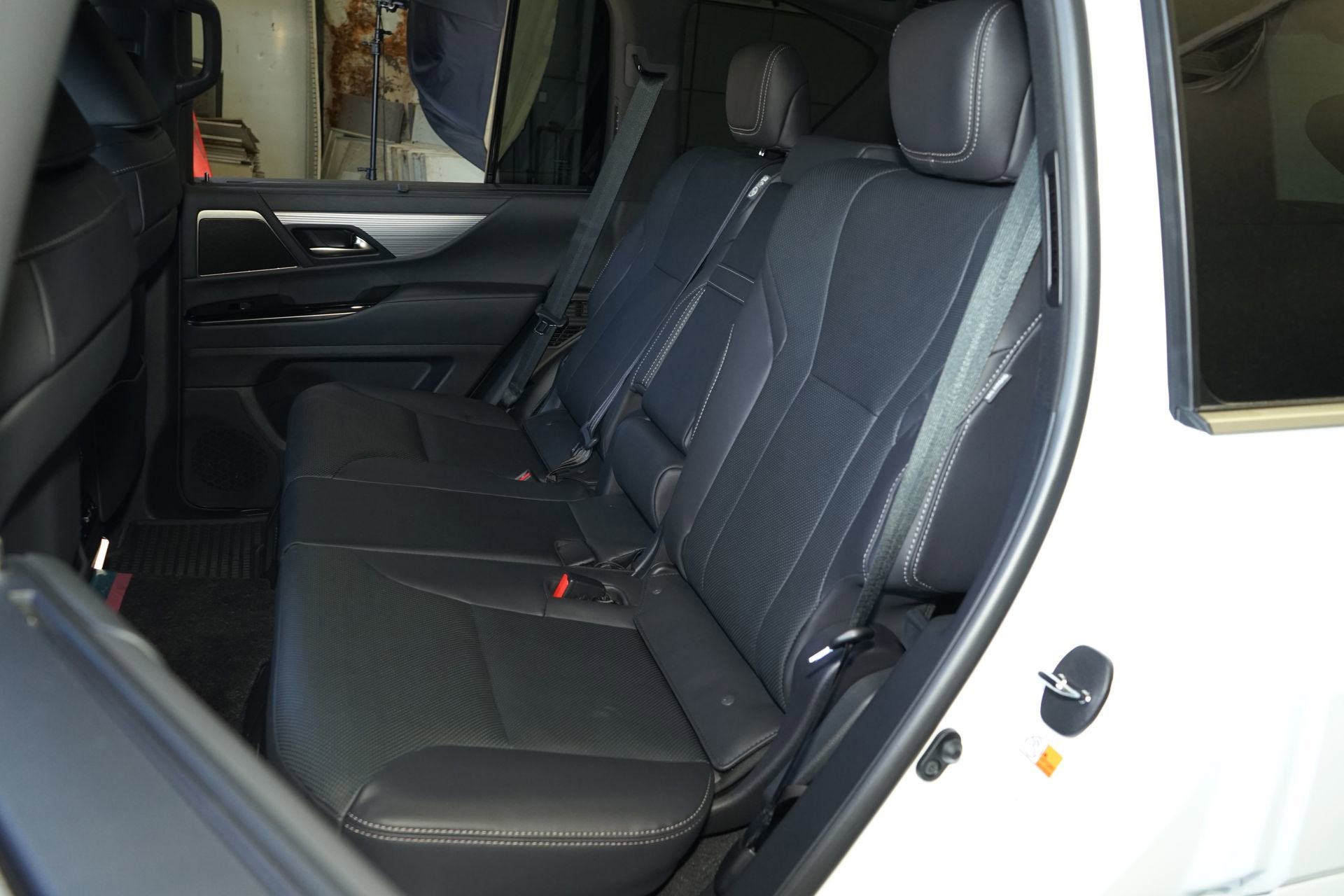 Used 2025 Lexus LX 700h F Sport image 22