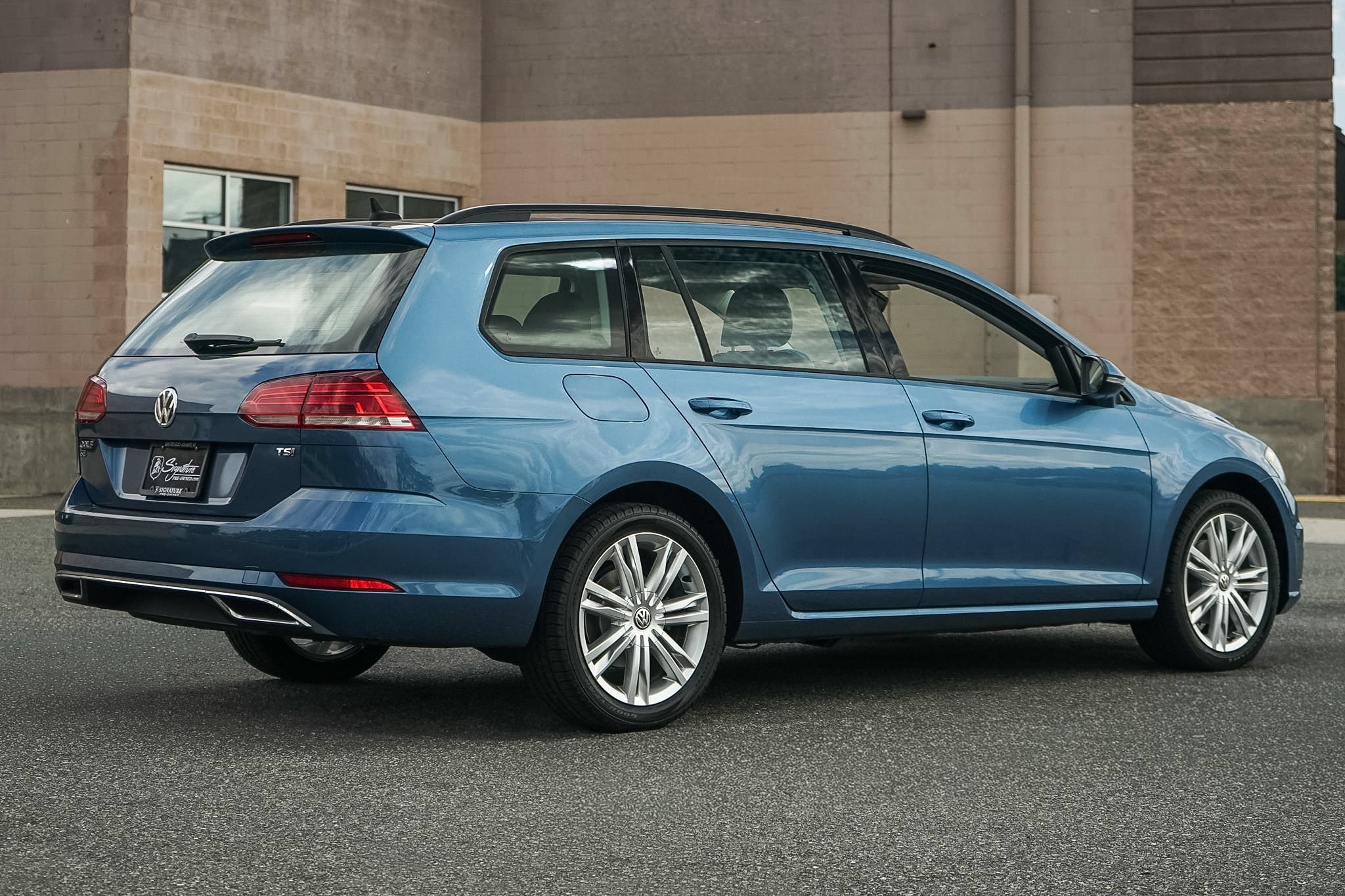 Used 2018 Volkswagen Golf SE FWD image 4